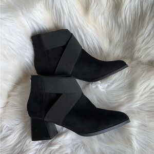 ANNE KLEIN SUEDE ANKLE SHOES / 7